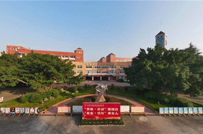 学校大门