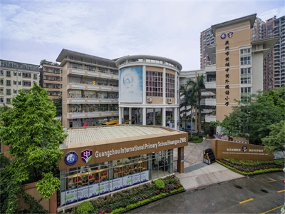 学校大门