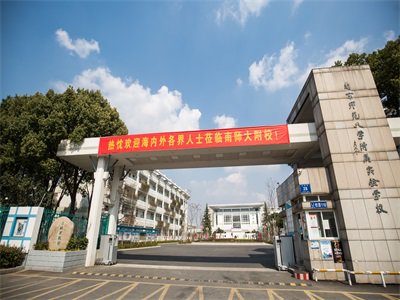 学校大门